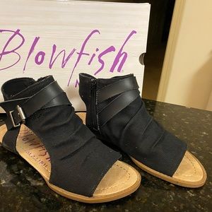 Blowfish Malibu Balla Womens size 6 black sandals 1 inch heel New in Box
